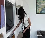 Ania Kinski partage son copain avec sa belle-fille