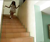 Laure Sinclair donne sa chatte