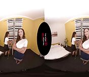 Carolina Abril et Cassie del Isla dans un plan à trois en réalité virtuelle
