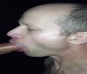 Filmer un mec sucer une bite