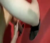 Française blonde chaude suce et baise via gloryhole