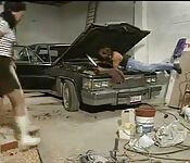 Julia Channel prend la bite du mécano