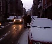 Laure Sinclair se réchauffe avec une bite