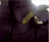 Jeune et amatrice de banane