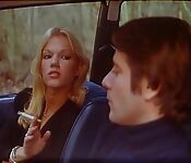 Autostoppeuse se laisse séduire