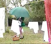 La soubrette prend un gangbang