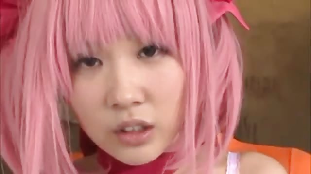 Japonaise cosplay se fait peloter