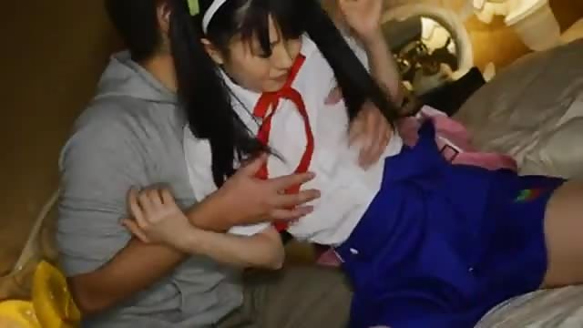 Écolière japonaise cosplay suce
